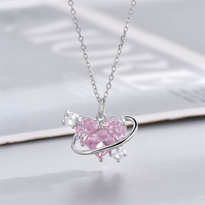 Collar Corazón Planeta Rosa – Un Universo de Amor