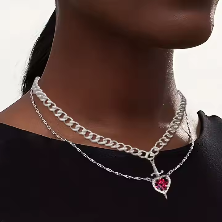 Collar de Corazón y Espada