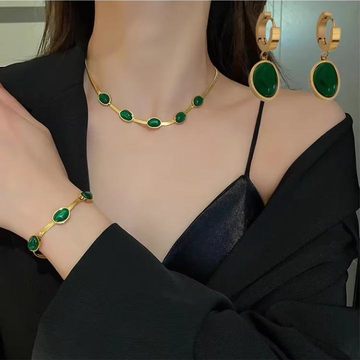 Conjunto de tres piezas de joyeria de lujo - para mujer