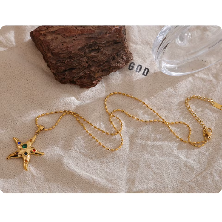 Collar Estrella de Mar Dorado – Brilla con el Encanto del Mar