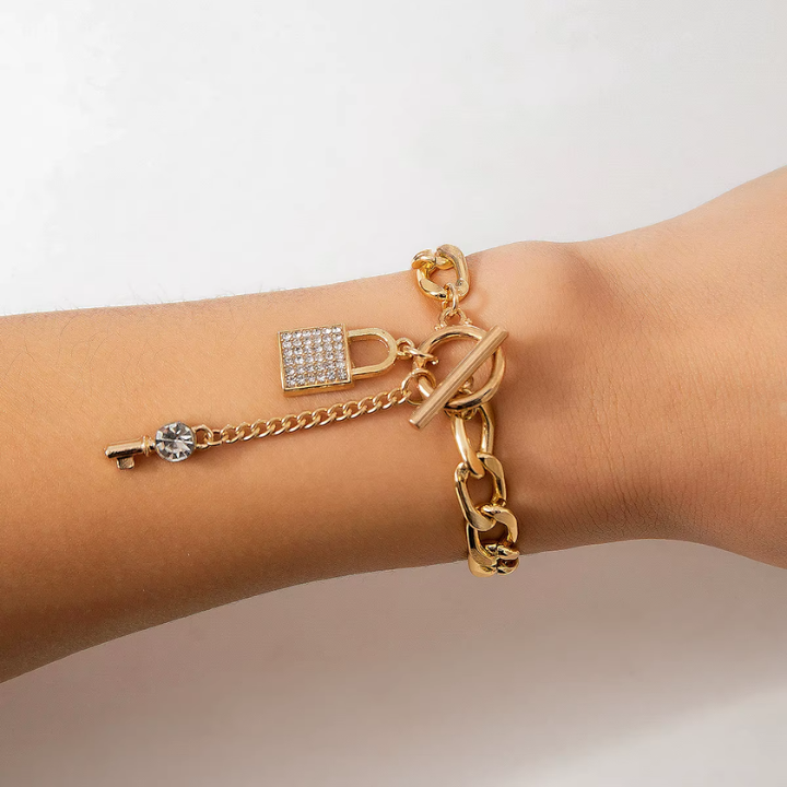 Pulsera con Candado Brillante y Llave