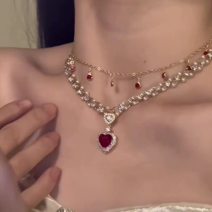 Collar "Corazón Brillante" – Un Símbolo de Elegancia y Distinción